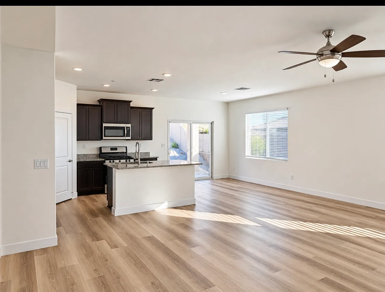 16835 Desert Star St — Photo 2