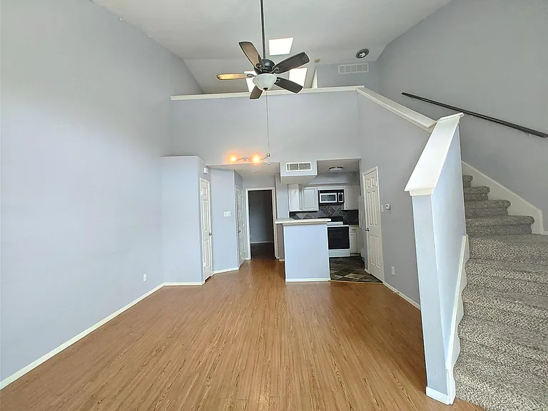 10855 Meadowglen Ln #928 — Photo 9