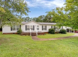 209 Deer Creek Trl, Walhalla, SC 29691