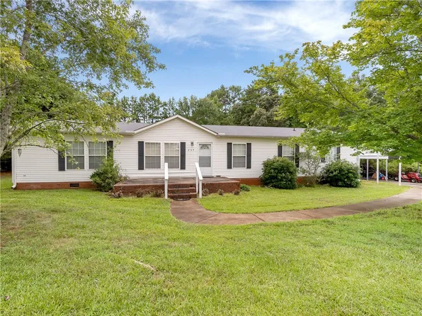 209 Deer Creek Trl, Walhalla, SC 29691