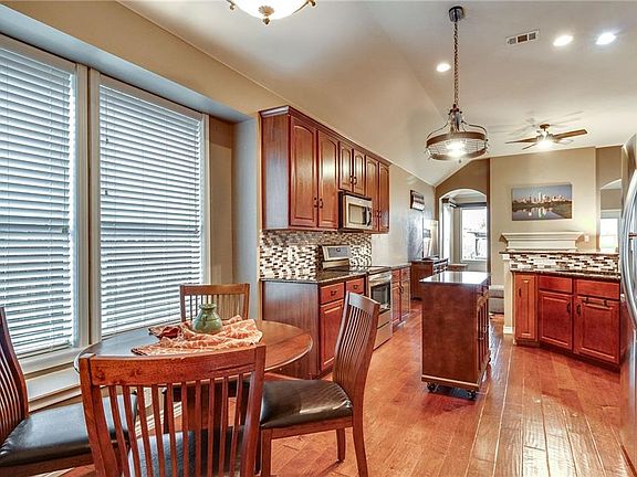 3rd image of 5732 Granbury Dr