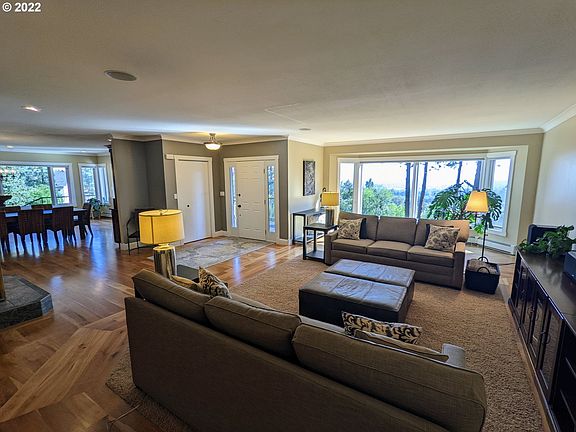 5th image of 12 Pine Crest Dr