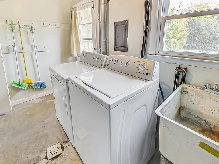 1208 Pinewood Dr — Photo 35
