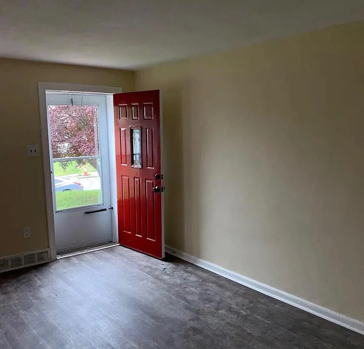 3 bed, 1.5 bath, 2000 sqft, $1,700 — Photo 2