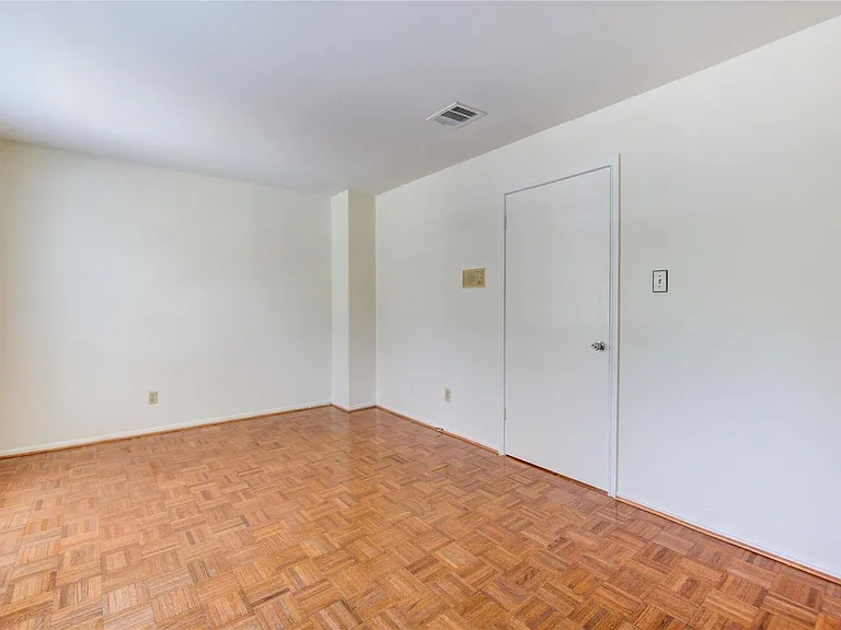 14633 Perthshire Rd — Photo 23