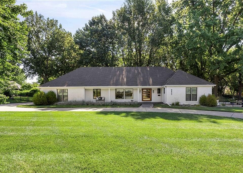 1st image of 9823 Rosewood Dr