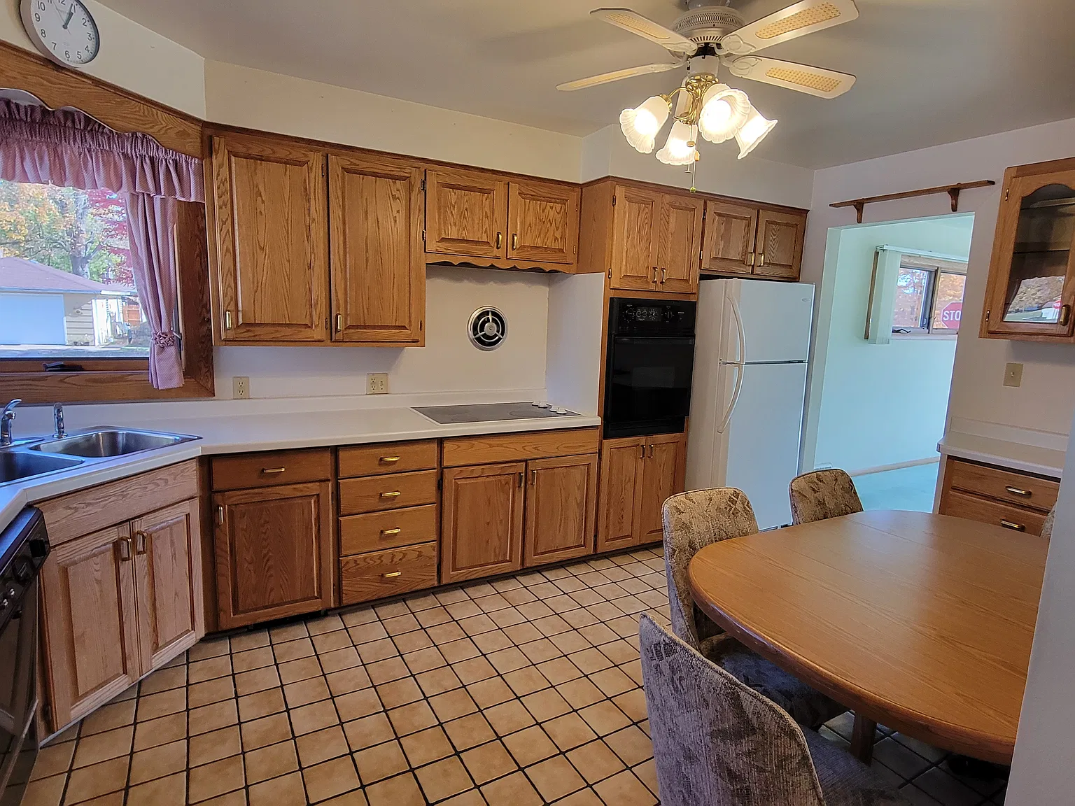 2 bed, 1700 sqft, $1,300 — Photo 4