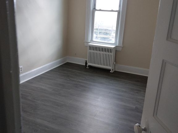 4th image of 75 Caroline Ave #3