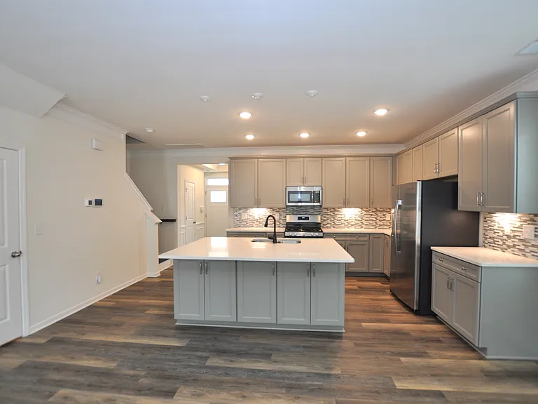 536 Laurens St — Photo 17