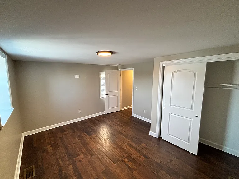 2253 Indiana Ave — Photo 43
