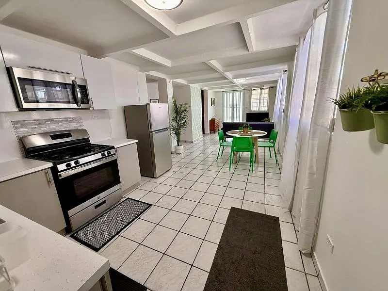 2 bed, 1.0 bath, 1200 sqft, $1,450 — Photo 3
