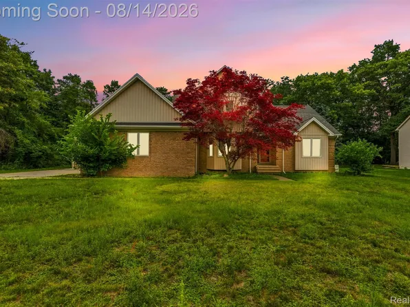 3326 Shorewood Ave, Fort Gratiot, MI 48059