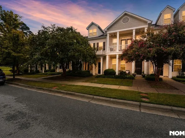 1042 Philpott Dr, Chapel Hill, NC 27517