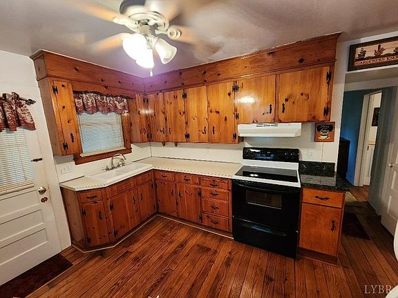 5th image of 1210 Custer Ln