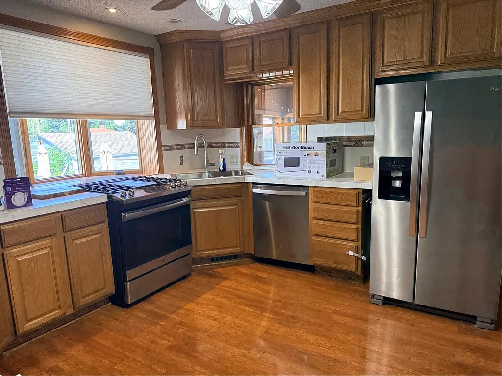 Charming Lower-Level 2BR with wall AC and In-Unit Laundry. — Photo 3