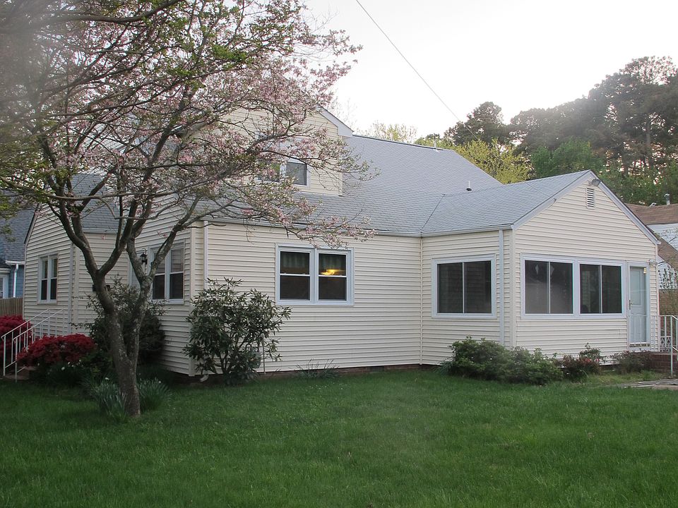 2nd image of 9541 Grove Ave