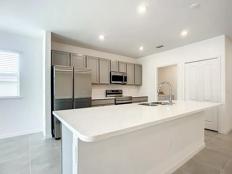 736 SW 5th St — Photo 5