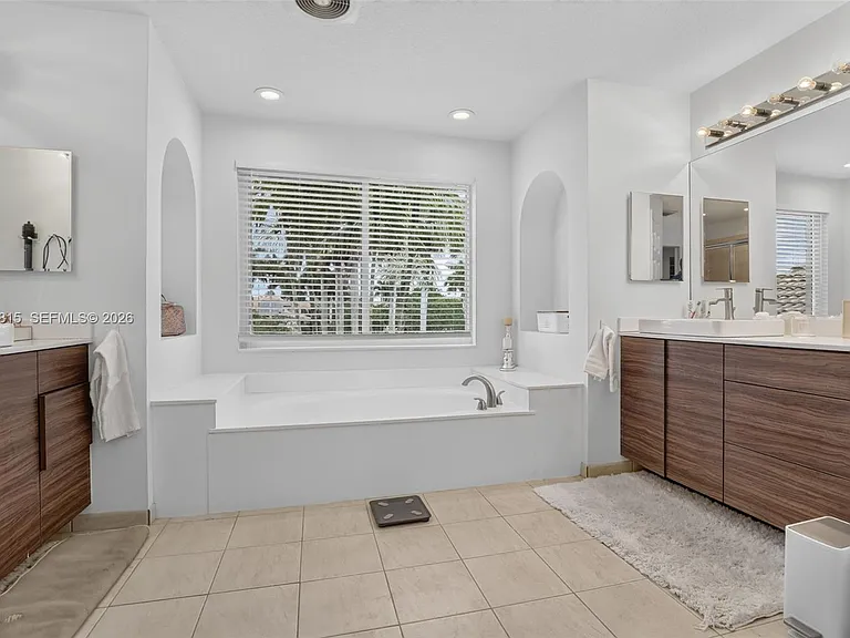 981 Waterside Cir — Photo 28