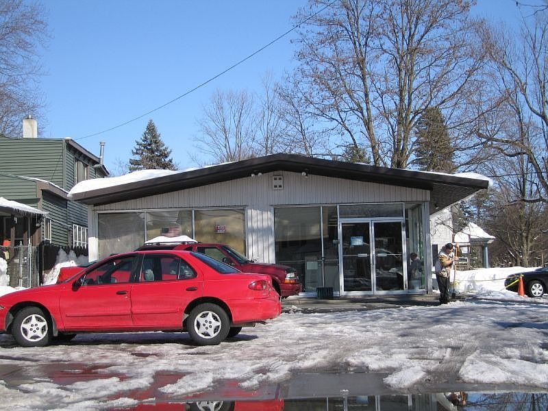 1st image of 129 Bay St
