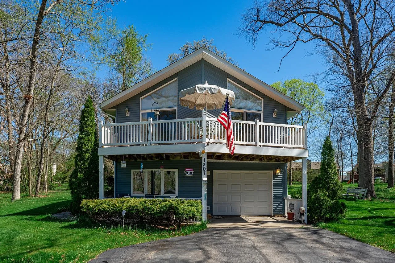 1307 Chadbourne Dr photo 1