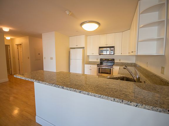 5th image of 767 Washington St APT 305