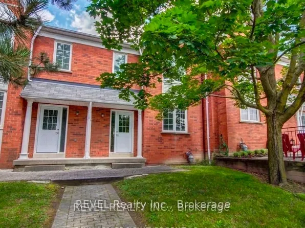 10 Bassett Blvd #56, Whitby, ON L1N 9C3