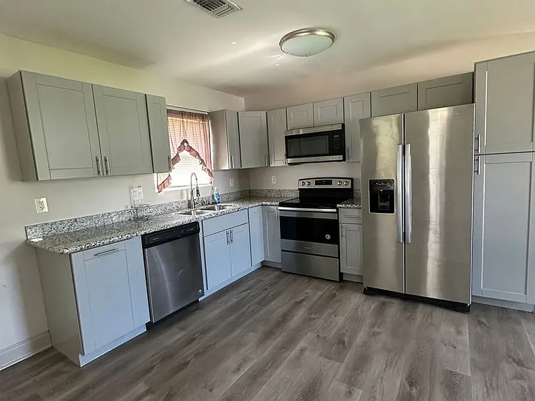 1406 Memory Ln — Photo 7