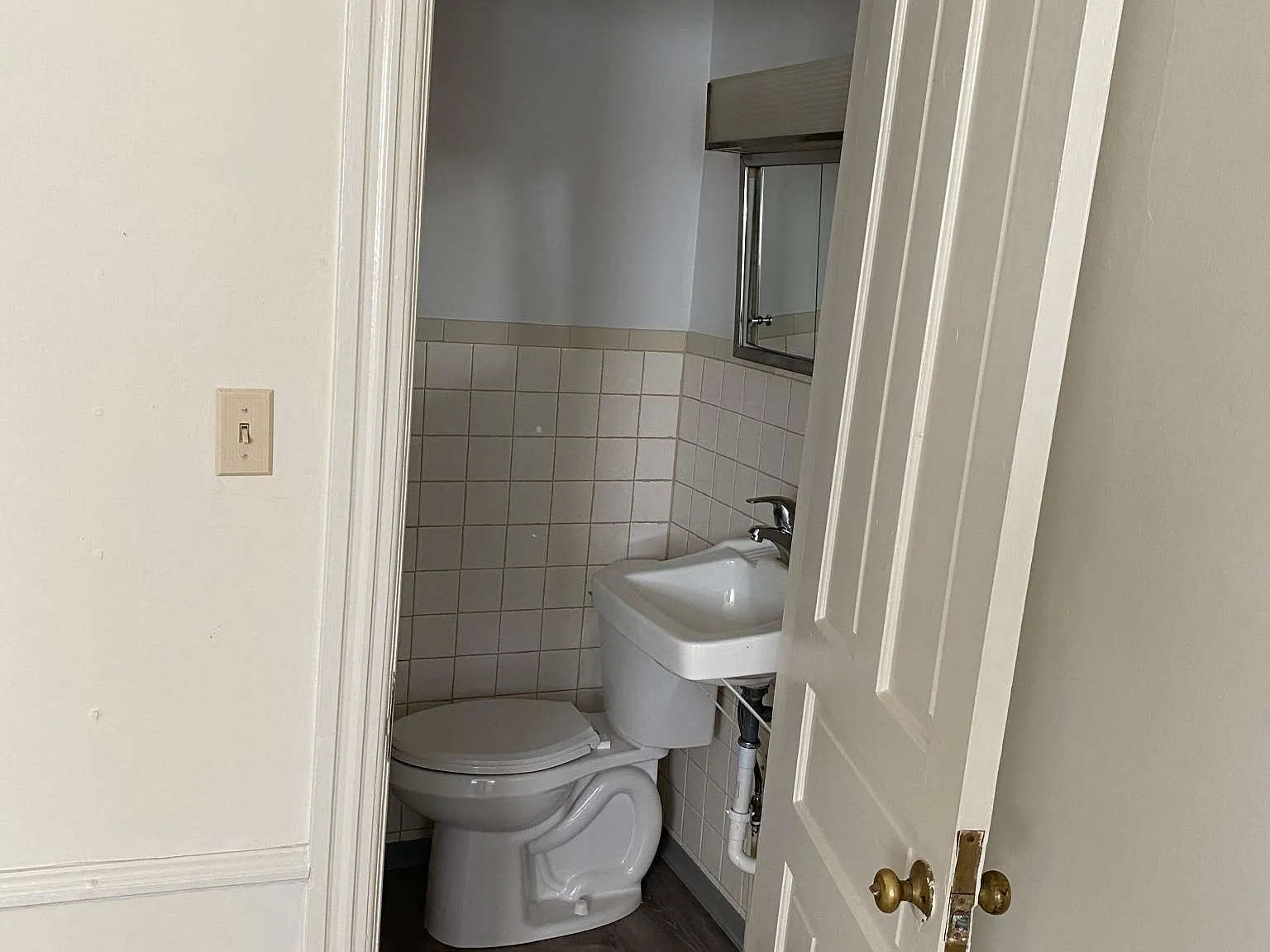 Studio, $950 — Photo 3
