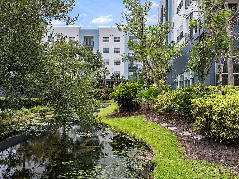 Mosaic Westshore Apartments — Photo 3