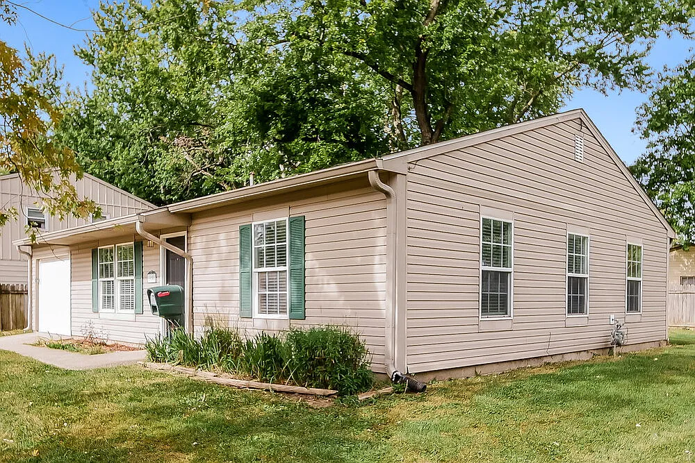 3 bed, 2.0 bath, 1168 sqft, $2,180 — Photo 4