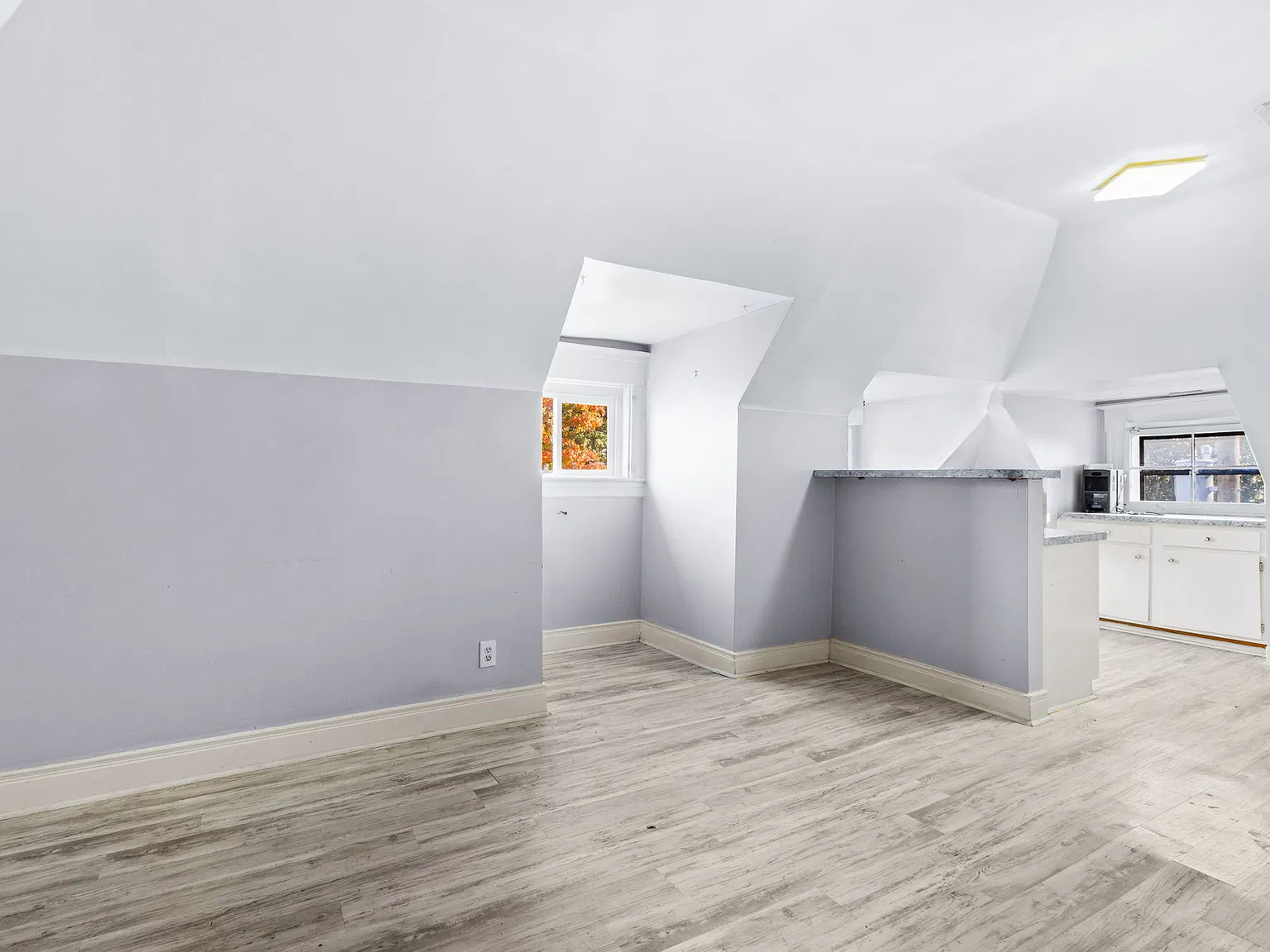 213 Woodbine St — Photo 3