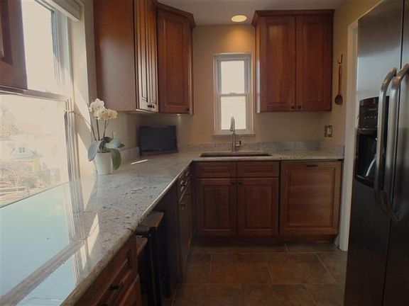 4th image of 6989 Bramble Hill Dr