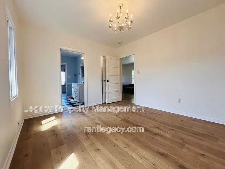 653 Alhambra St — Photo 14