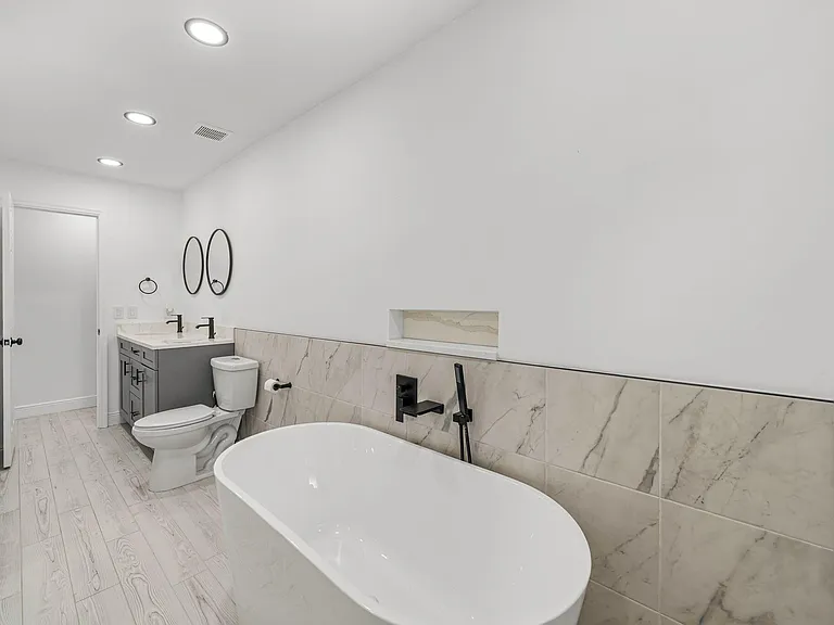 908 Hibiscus Dr — Photo 17