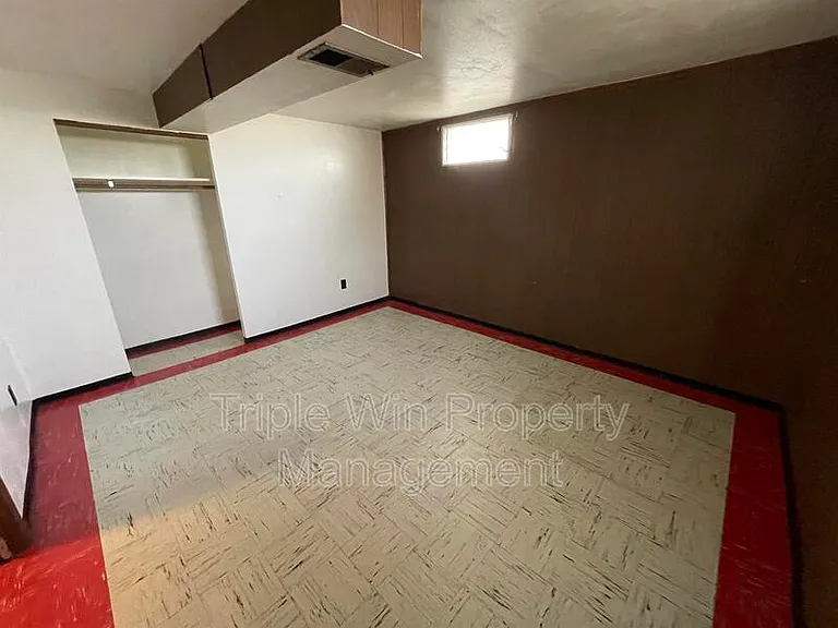 1895 Curtis Ct — Photo 32