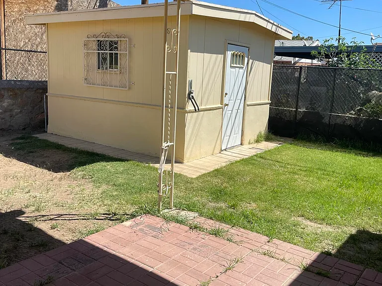 252 Trinity Pl — Photo 8