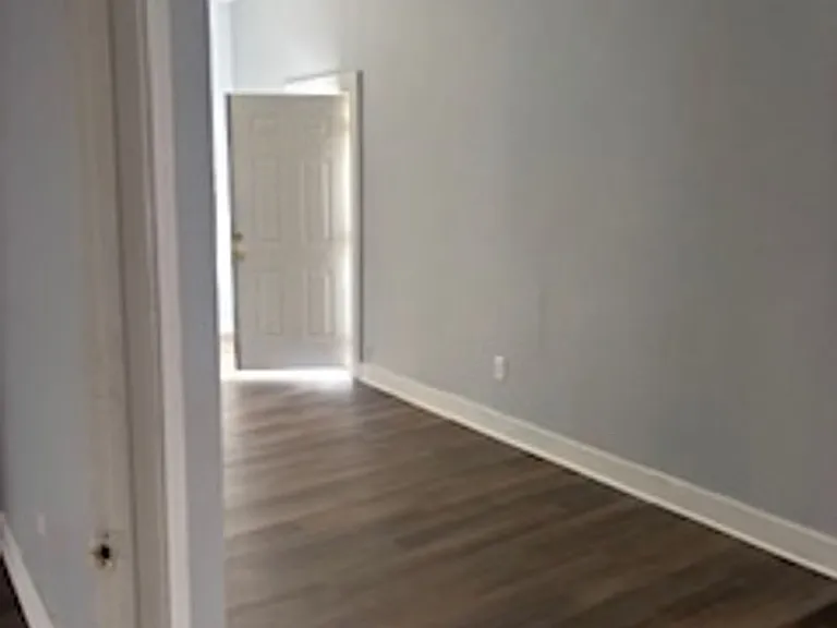 2406 W Muhammad Ali Blvd — Photo 5