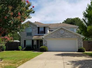 648 Oak View Ct, Azle, TX 76020