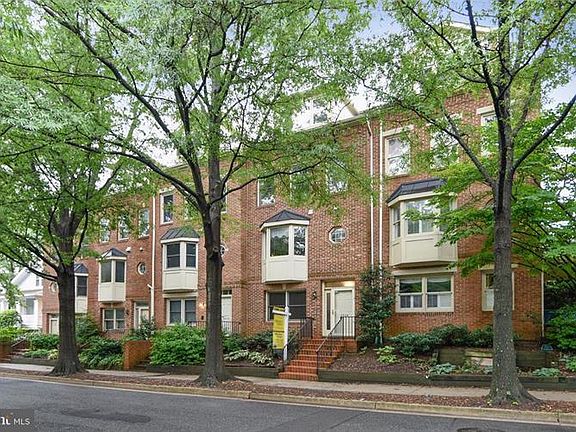 2nd image of 2626 Fairfax Dr