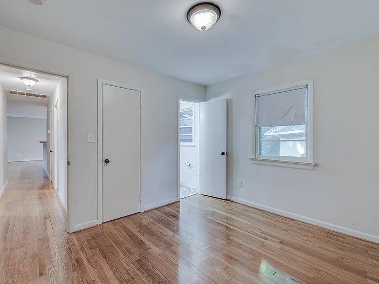 121 Winston Dr — Photo 14