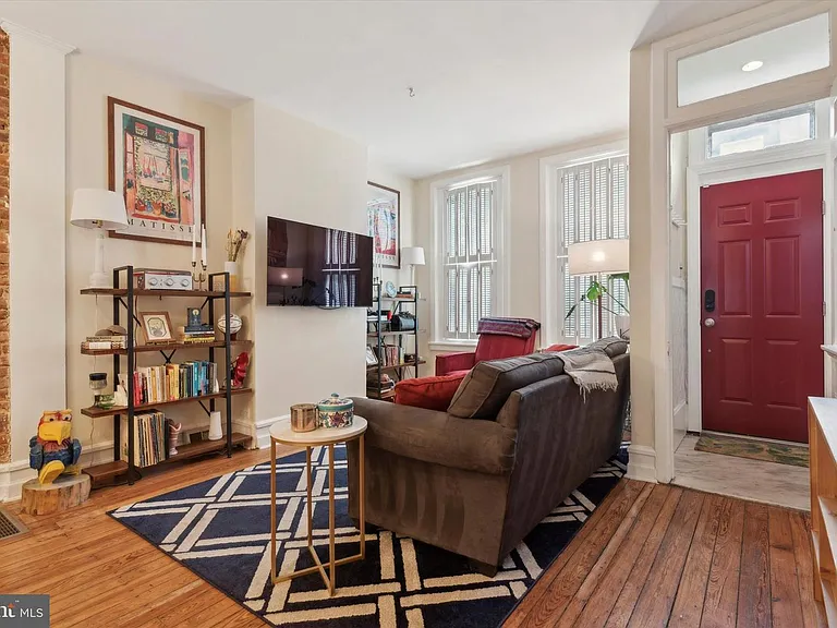889 N Bucknell St — Photo 4