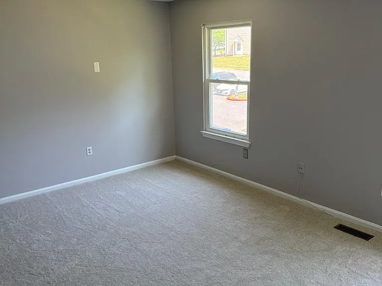2712 Red Oak Ln — Photo 7