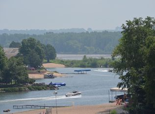 8209 Molokai Dr, Papillion, NE 68046