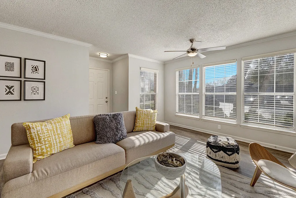 Elements of Madison Apartments — Photo 2