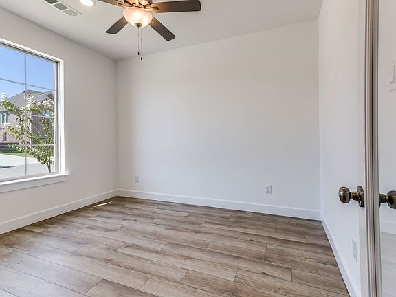 4th image of 4824 Celestial Rd