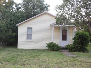 409 W 4th St, Vici, OK 73859