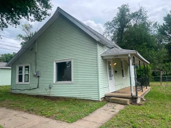 1215 E 3rd Ave, Winfield, KS 67156