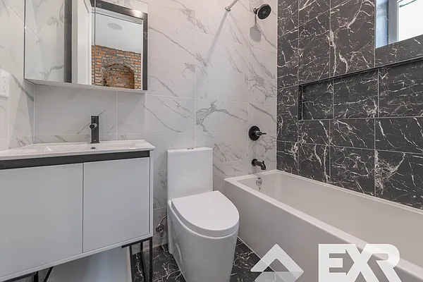 Rented by EXR | media 10