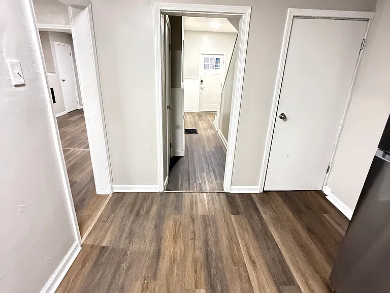 1017 Valonia St — Photo 10
