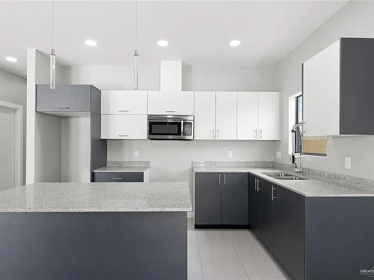 2020 Summerland Ln #1 — Photo 5